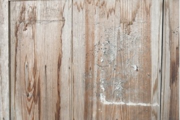 アンティーク建具　明治から大正期　杉材　縦板の木目を活かした重厚な佇まいの蔵戸1枚　(R-091006)