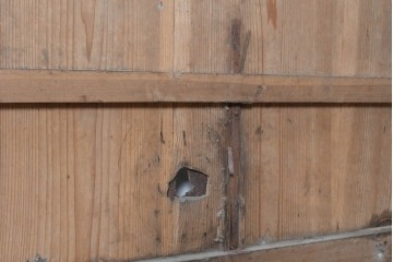 アンティーク建具　明治から大正期　杉材　縦板の木目を活かした重厚な佇まいの蔵戸1枚　(R-091006)