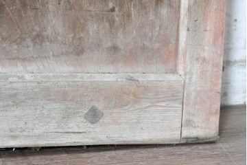 アンティーク建具　明治から大正期　欅(ケヤキ)材　細やかな縦格子と大ぶりの鍵座金具が印象的な蔵戸1枚　(R-091007)