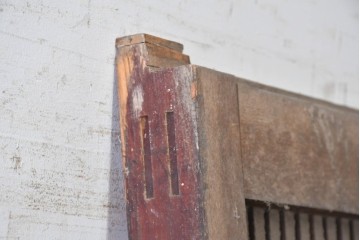 アンティーク建具　明治から大正期　欅(ケヤキ)材　細やかな縦格子と大ぶりの鍵座金具が印象的な蔵戸1枚　(R-091007)