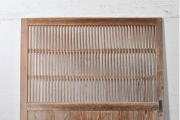 アンティーク建具　明治から大正期　幅約140cm!　細やかな縦格子と大ぶりの鍵座金具が印象的な幅広の蔵戸1枚　(R-091008)