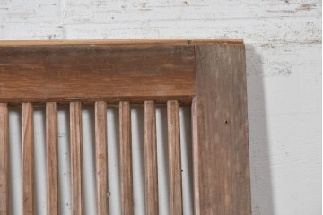 アンティーク建具　明治から大正期　幅約140cm!　細やかな縦格子と大ぶりの鍵座金具が印象的な幅広の蔵戸1枚　(R-091008)