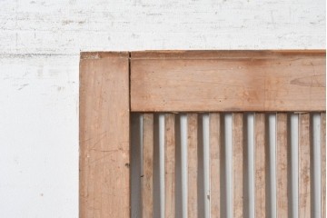 アンティーク建具　明治から大正期　幅約140cm!　細やかな縦格子と大ぶりの鍵座金具が印象的な幅広の蔵戸1枚　(R-091008)