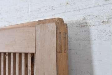 アンティーク建具　明治から大正期　幅約140cm!　細やかな縦格子と大ぶりの鍵座金具が印象的な幅広の蔵戸1枚　(R-091008)