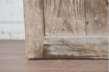 アンティーク建具　明治から大正期　細やかな縦格子と杢目豊かな板張りを組み合わせた蔵戸1枚　(R-091009)
