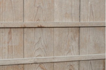 アンティーク建具　明治から大正期　細やかな縦格子と杢目豊かな板張りを組み合わせた蔵戸1枚　(R-091009)