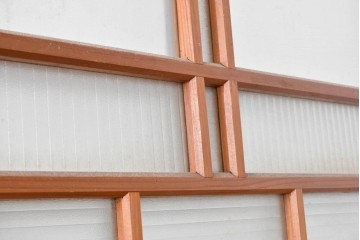 ヴィンテージ建具　昭和初期から昭和中期　大正ロマンデザイン　変わり格子とモールガラスが特徴のガラス戸2枚セット　(R-091010)