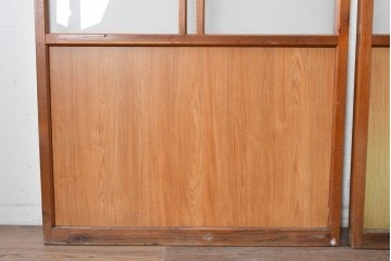 ヴィンテージ建具　昭和初期から昭和中期　大正ロマンデザイン　変わり格子とモールガラスが特徴のガラス戸2枚セット　(R-091010)