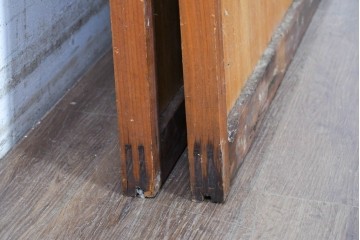 ヴィンテージ建具　昭和初期から昭和中期　大正ロマンデザイン　変わり格子とモールガラスが特徴のガラス戸2枚セット　(R-091010)