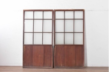 ヴィンテージ建具　昭和中期　マス目格子と腰板を組み合わせたガラス戸2枚セット　(R-091011)