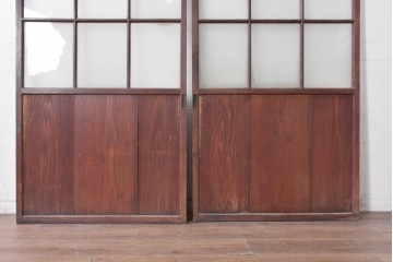 ヴィンテージ建具　昭和中期　マス目格子と腰板を組み合わせたガラス戸2枚セット　(R-091011)