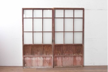 ヴィンテージ建具　昭和中期　マス目格子と腰板を組み合わせたガラス戸2枚セット　(R-091011)