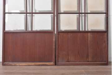 ヴィンテージ建具　昭和初期から昭和中期　マス目格子と腰板を組み合わせたシンプルなガラス戸2枚セット　(R-091012)