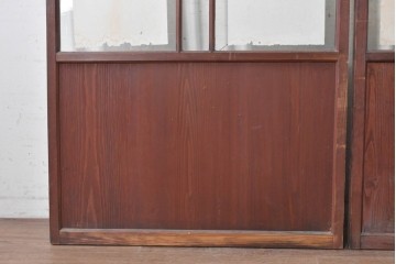 ヴィンテージ建具　昭和初期から昭和中期　マス目格子と腰板を組み合わせたシンプルなガラス戸2枚セット　(R-091012)