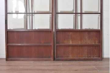 ヴィンテージ建具　昭和初期から昭和中期　マス目格子と腰板を組み合わせたシンプルなガラス戸2枚セット　(R-091012)