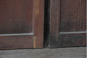 ヴィンテージ建具　昭和初期から昭和中期　マス目格子と腰板を組み合わせたシンプルなガラス戸2枚セット　(R-091012)