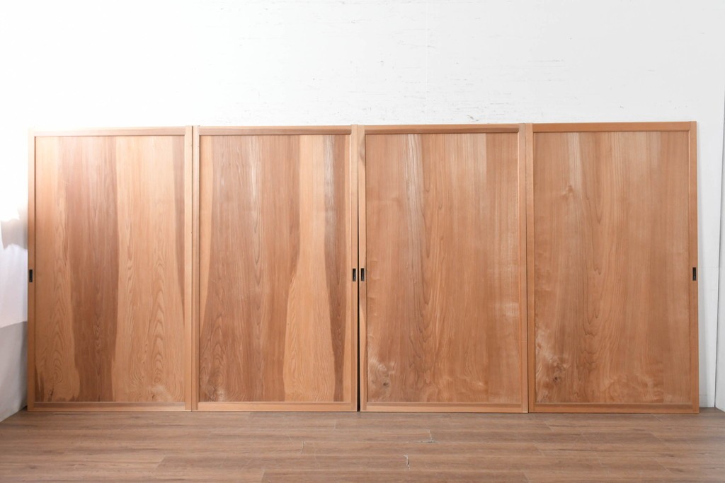アンティーク建具　昭和初期から昭和中期　豊かな木目を楽しめるシンプルな板戸4枚セット　(R-091015)