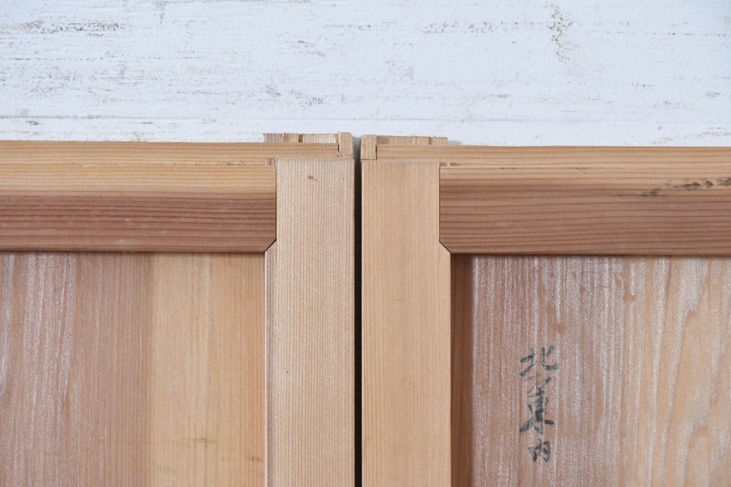 アンティーク建具　昭和初期から昭和中期　豊かな木目を楽しめるシンプルな板戸4枚セット　(R-091015)
