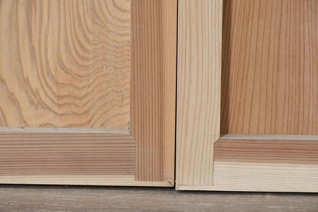 アンティーク建具　昭和初期から昭和中期　豊かな木目を楽しめるシンプルな板戸4枚セット　(R-091016)