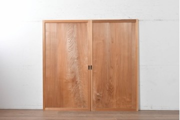 アンティーク建具　昭和初期から昭和中期　豊かな木目を楽しめるシンプルな板戸2枚セット　(R-091017)