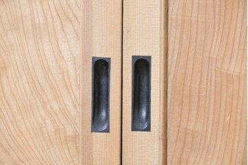 アンティーク建具　昭和初期から昭和中期　豊かな木目を楽しめるシンプルな板戸2枚セット　(R-091017)