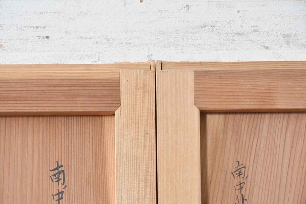 アンティーク建具　昭和初期から昭和中期　豊かな木目を楽しめるシンプルな板戸2枚セット　(R-091017)