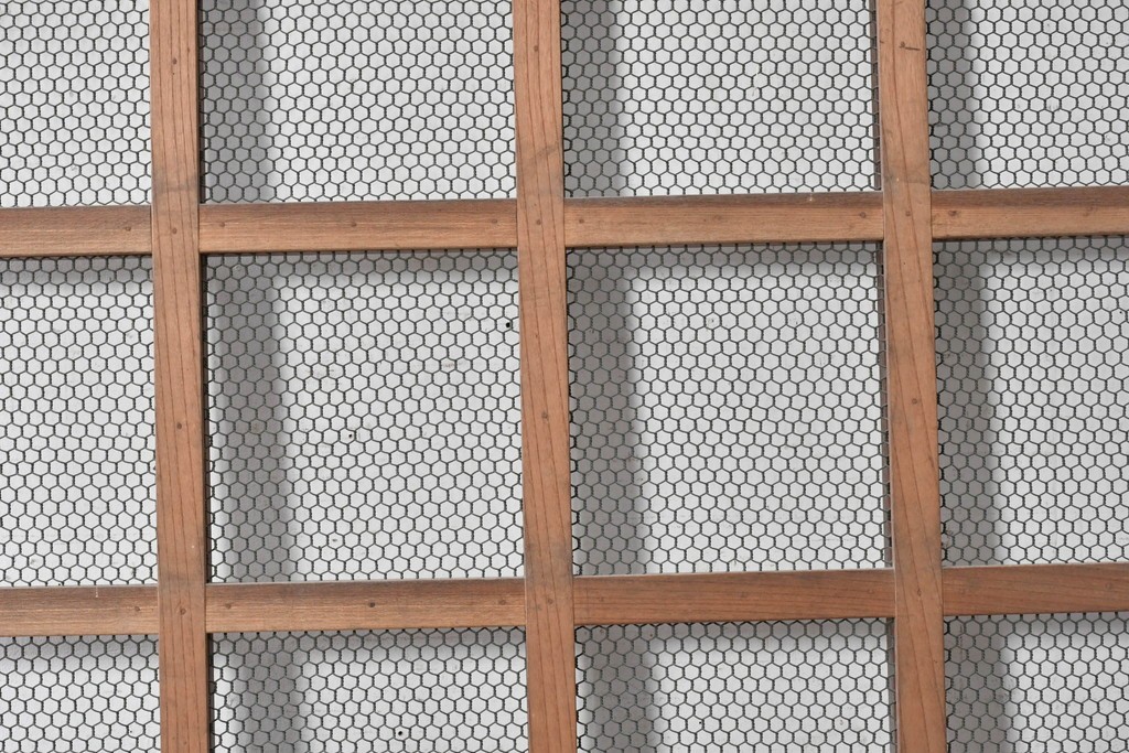 アンティーク建具　明治から大正期　総欅(ケヤキ)材　巾着型の飾り金具が印象的なきつね格子蔵戸1枚　(R-091018)