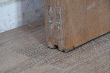アンティーク建具　明治から大正期　総欅(ケヤキ)材　巾着型の飾り金具が印象的なきつね格子蔵戸1枚　(R-091018)