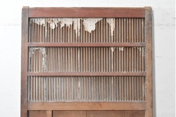 アンティーク建具　明治から大正期　総欅(ケヤキ)材　流れるような木目と錠前金具が趣深い格子蔵戸1枚　(R-091019)