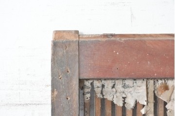 アンティーク建具　明治から大正期　総欅(ケヤキ)材　流れるような木目と錠前金具が趣深い格子蔵戸1枚　(R-091019)
