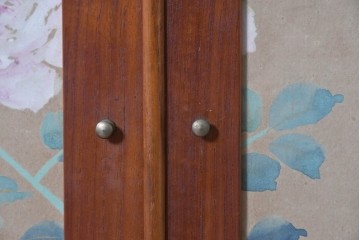 和製ヴィンテージ　昭和レトロ　かわいいデザインの収納棚　(R-091024)