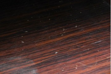 北欧ヴィンテージ　ローズウッド材の木目が映える端正なカップボード　(R-091025)