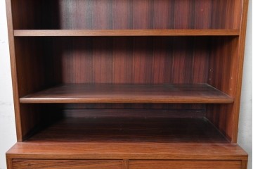 北欧ヴィンテージ　ローズウッド材　オープン棚と扉収納を備えたカップボード　(R-091026)