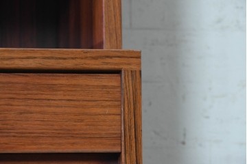 北欧ヴィンテージ　ローズウッド材　オープン棚と扉収納を備えたカップボード　(R-091026)