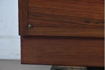 北欧ヴィンテージ　ローズウッド材　オープン棚と扉収納を備えたカップボード　(R-091026)