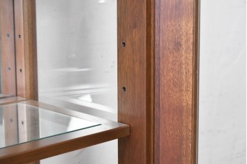 中古　美品　希少な廃番品　maruni(マルニ木工)　地中海ロイヤルシリーズ(ROYAL)　縦型キュリオケース　定価約56万円　(R-091028)