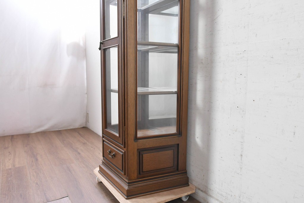 中古　美品　希少な廃番品　maruni(マルニ木工)　地中海ロイヤルシリーズ(ROYAL)　縦型キュリオケース　定価約56万円　(R-091028)