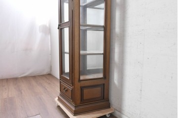 中古　美品　希少な廃番品　maruni(マルニ木工)　地中海ロイヤルシリーズ(ROYAL)　縦型キュリオケース　定価約56万円　(R-091028)