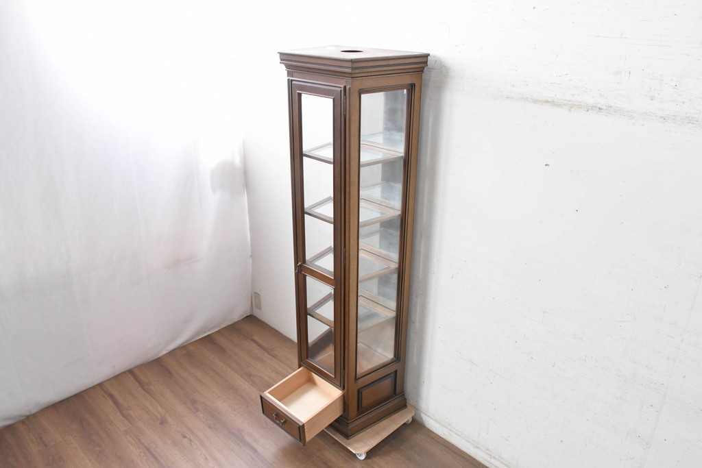 中古　美品　希少な廃番品　maruni(マルニ木工)　地中海ロイヤルシリーズ(ROYAL)　縦型キュリオケース　定価約56万円　(R-091028)