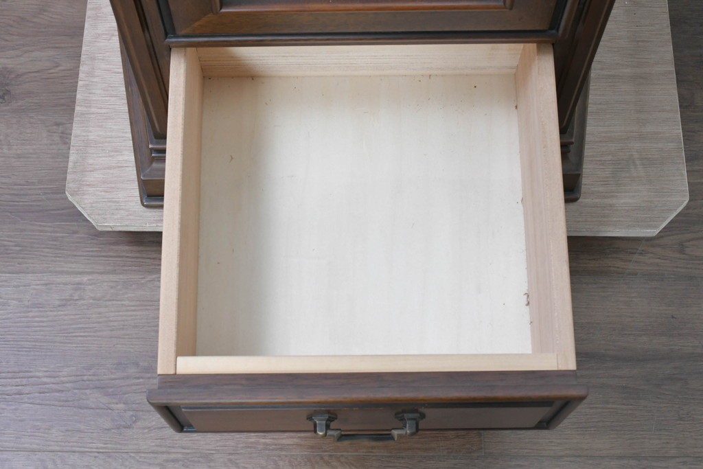 中古　美品　希少な廃番品　maruni(マルニ木工)　地中海ロイヤルシリーズ(ROYAL)　縦型キュリオケース　定価約56万円　(R-091028)