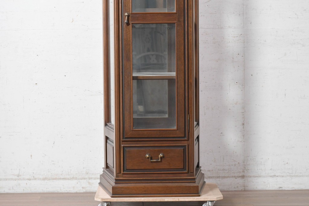 中古　美品　希少な廃番品　maruni(マルニ木工)　地中海ロイヤルシリーズ(ROYAL)　縦型キュリオケース　定価約56万円　(R-091028)