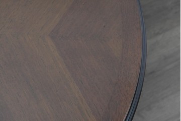 中古　美品　マルニ木工(maruni)　地中海ロイヤルシリーズ(ROYAL)　彫り装飾と天板の木目が上品なラウンドサイドテーブル　定価約14万円　(R-091031)
