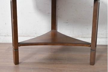 中古　美品　マルニ木工(maruni)　地中海ロイヤルシリーズ(ROYAL)　彫り装飾と天板の木目が上品なラウンドサイドテーブル　定価約14万円　(R-091031)