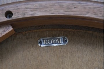 中古　美品　マルニ木工(maruni)　地中海ロイヤルシリーズ(ROYAL)　彫り装飾と天板の木目が上品なラウンドサイドテーブル　定価約14万円　(R-091031)