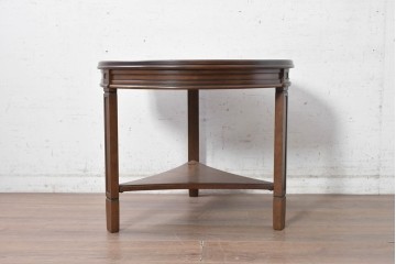 中古　美品　マルニ木工(maruni)　地中海ロイヤルシリーズ(ROYAL)　彫り装飾と天板の木目が上品なラウンドサイドテーブル　定価約14万円　(R-091032)