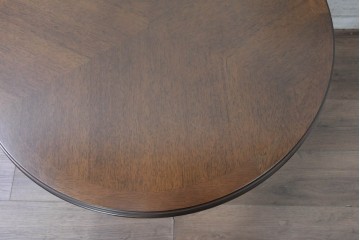 中古　美品　マルニ木工(maruni)　地中海ロイヤルシリーズ(ROYAL)　彫り装飾と天板の木目が上品なラウンドサイドテーブル　定価約14万円　(R-091032)