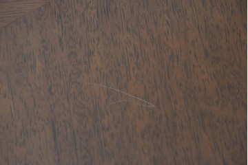 中古　美品　マルニ木工(maruni)　地中海ロイヤルシリーズ(ROYAL)　彫り装飾と天板の木目が上品なラウンドサイドテーブル　定価約14万円　(R-091032)