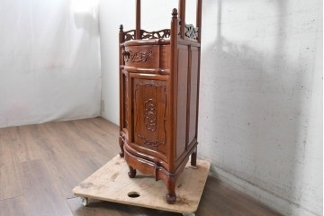中古　美品　花梨材　透かし彫りが華やかなコーナーラック　(R-091039)
