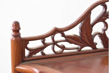 中古　美品　花梨材　透かし彫りが華やかなコーナーラック　(R-091039)