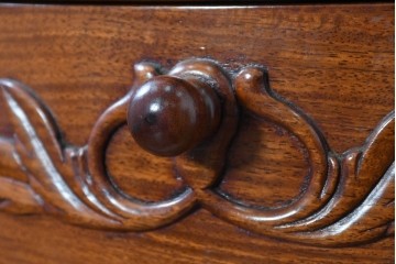中古　美品　花梨材　透かし彫りが華やかなコーナーラック　(R-091039)